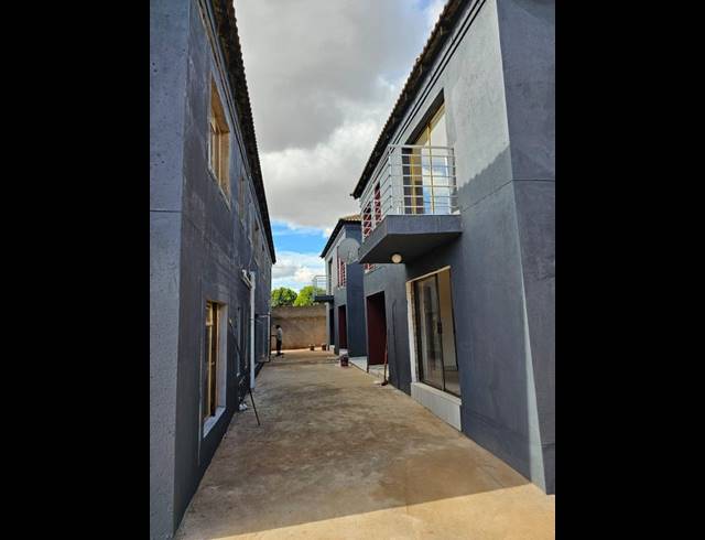 2 BEDROOM PROPERTY TO RENT IN MANIINI